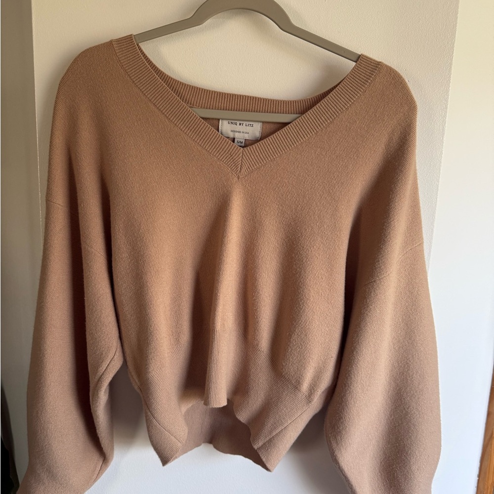V-Neck Clic Tan Sweater